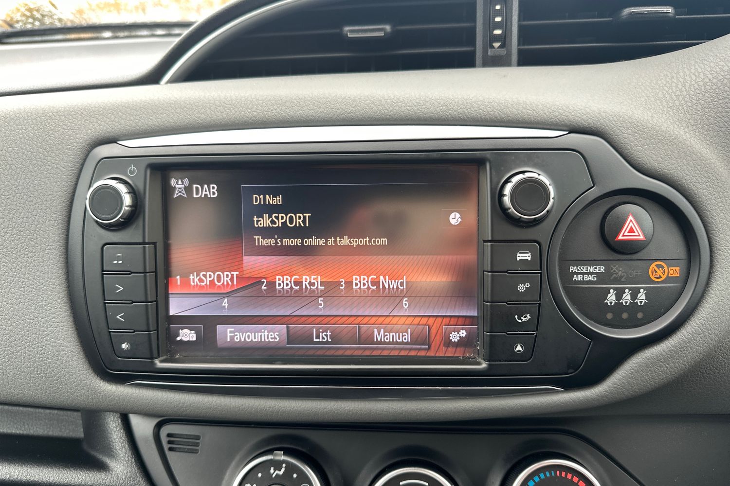 Used Toyota Yaris 2016 for sale - 76362364: Photo 23