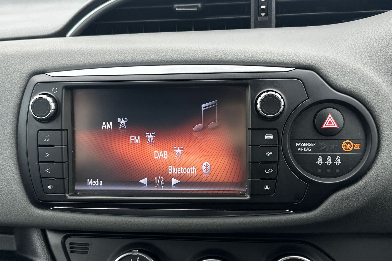 Used Toyota Yaris 2016 for sale - 76362364: Photo 24