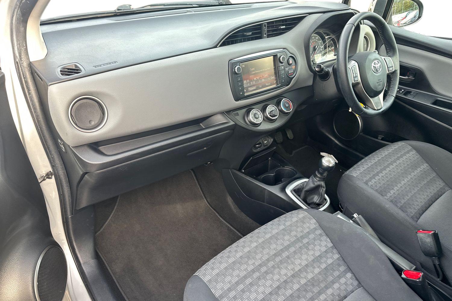 Used Toyota Yaris 2016 for sale - 76362364: Photo 5