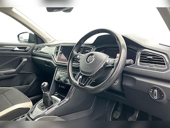 Used Volkswagen T-Roc 2018 for sale - 78824905: Photo