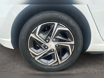 Used Hyundai i30 2023 for sale - 78894773: Photo
