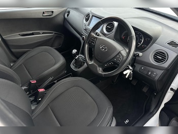 Used Hyundai i10 2019 for sale - 76411493: Photo