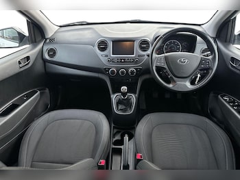 Used Hyundai i10 2019 for sale - 76411493: Photo