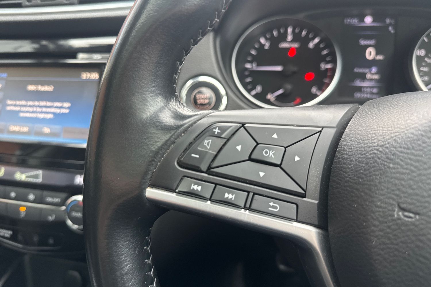 Used Nissan Qashqai 2018 for sale - 77797332: Photo 24