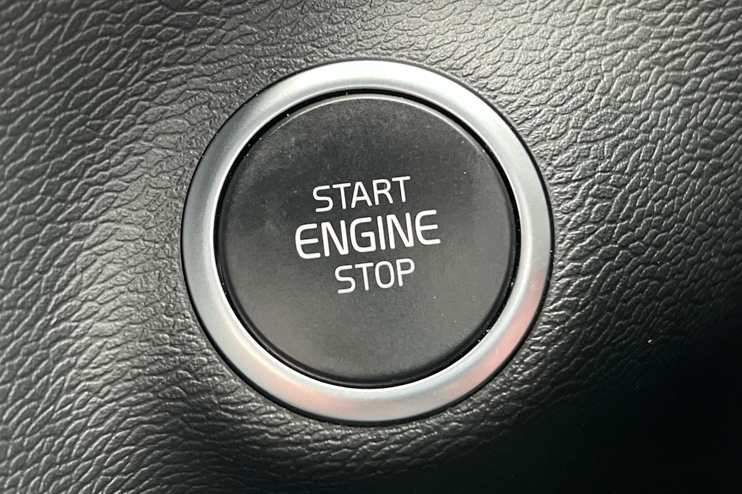 Used Volvo XC40 2023 for sale - 76916289: Photo 17