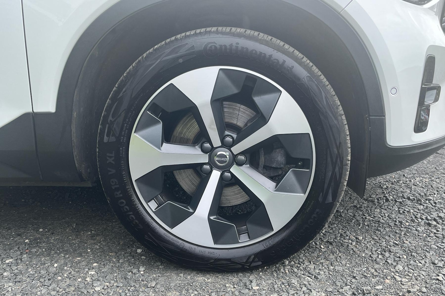 Used Volvo XC40 2023 for sale - 76916289: Photo 3