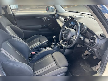 Used MINI Hatch 2018 for sale - 76243456: Photo