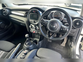 Used MINI Hatch 2018 for sale - 76243456: Photo