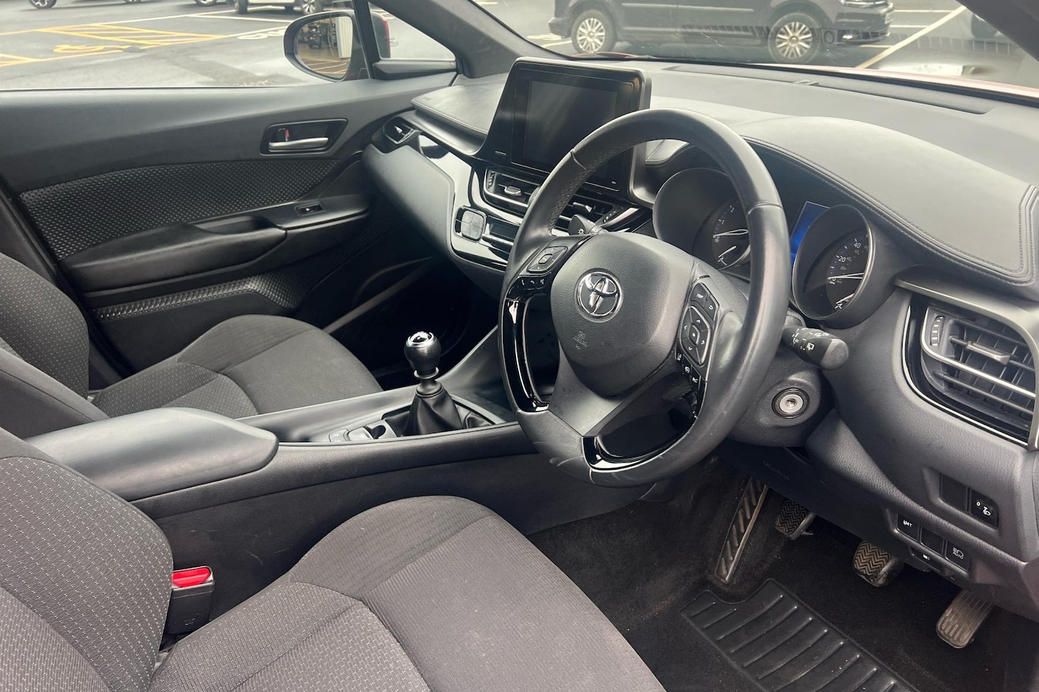 Used Toyota C-HR 2019 for sale - 76411510: Photo 2
