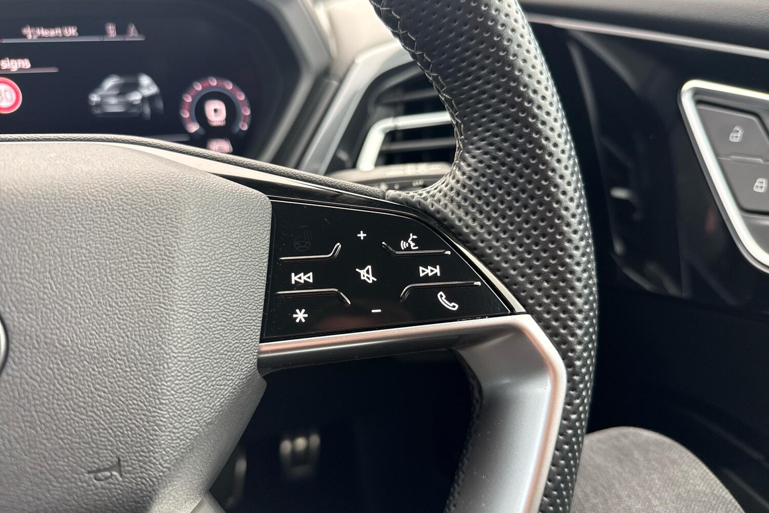 Used Audi Q4 e-tron 2023 for sale - 76351484: Photo 16