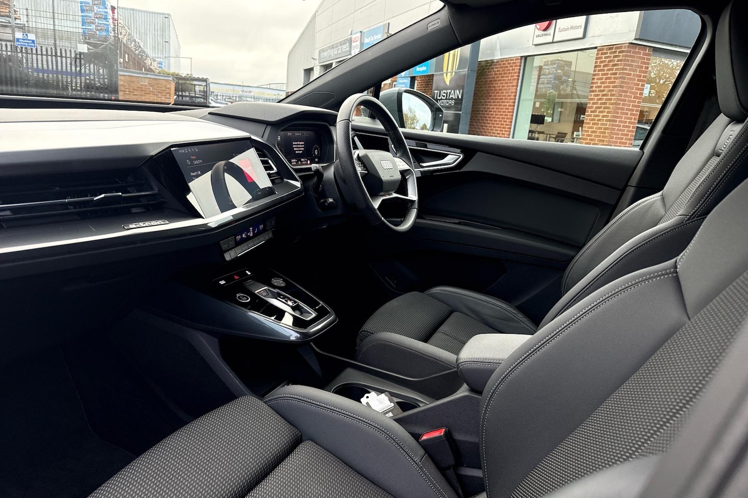 Used Audi Q4 e-tron 2023 for sale - 76351484: Photo 5