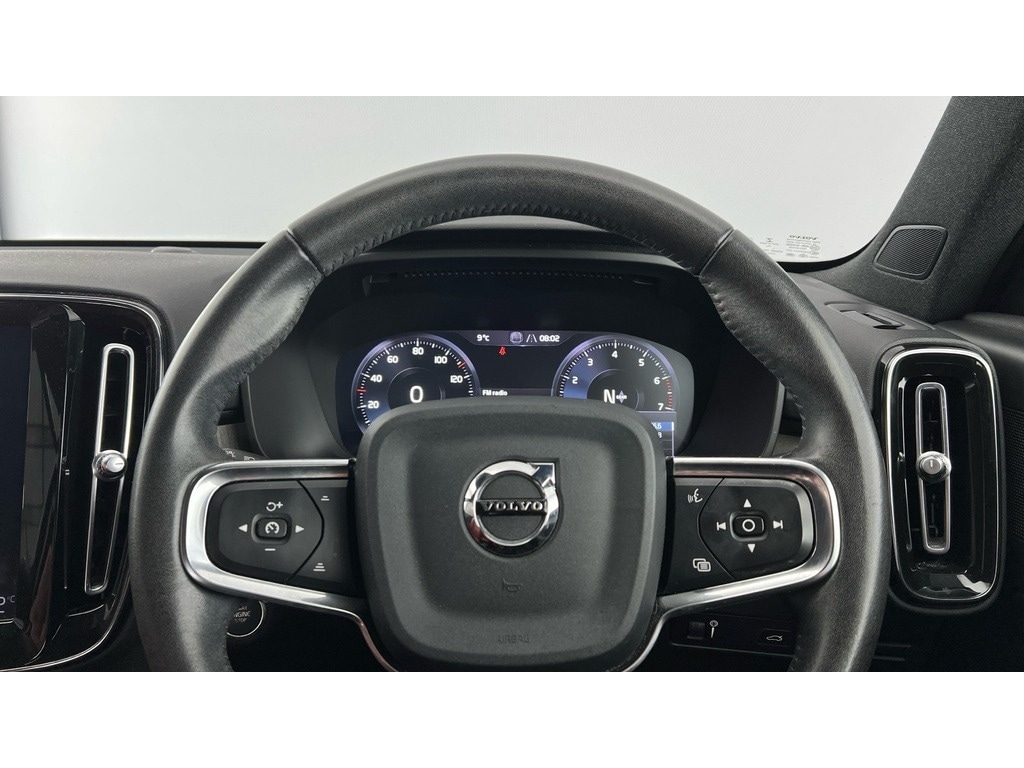 Used Volvo XC40 2021 for sale - 77929110: Photo 2