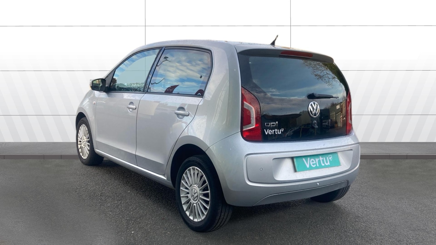 Used Volkswagen up! 2013 for sale - 76960656: Photo 2