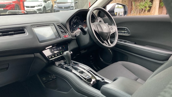 Used Honda HR-V 2018 for sale - 76232266: Photo 2