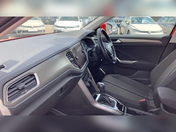 Used Volkswagen T-Roc 2020 for sale - 76319523: Photo