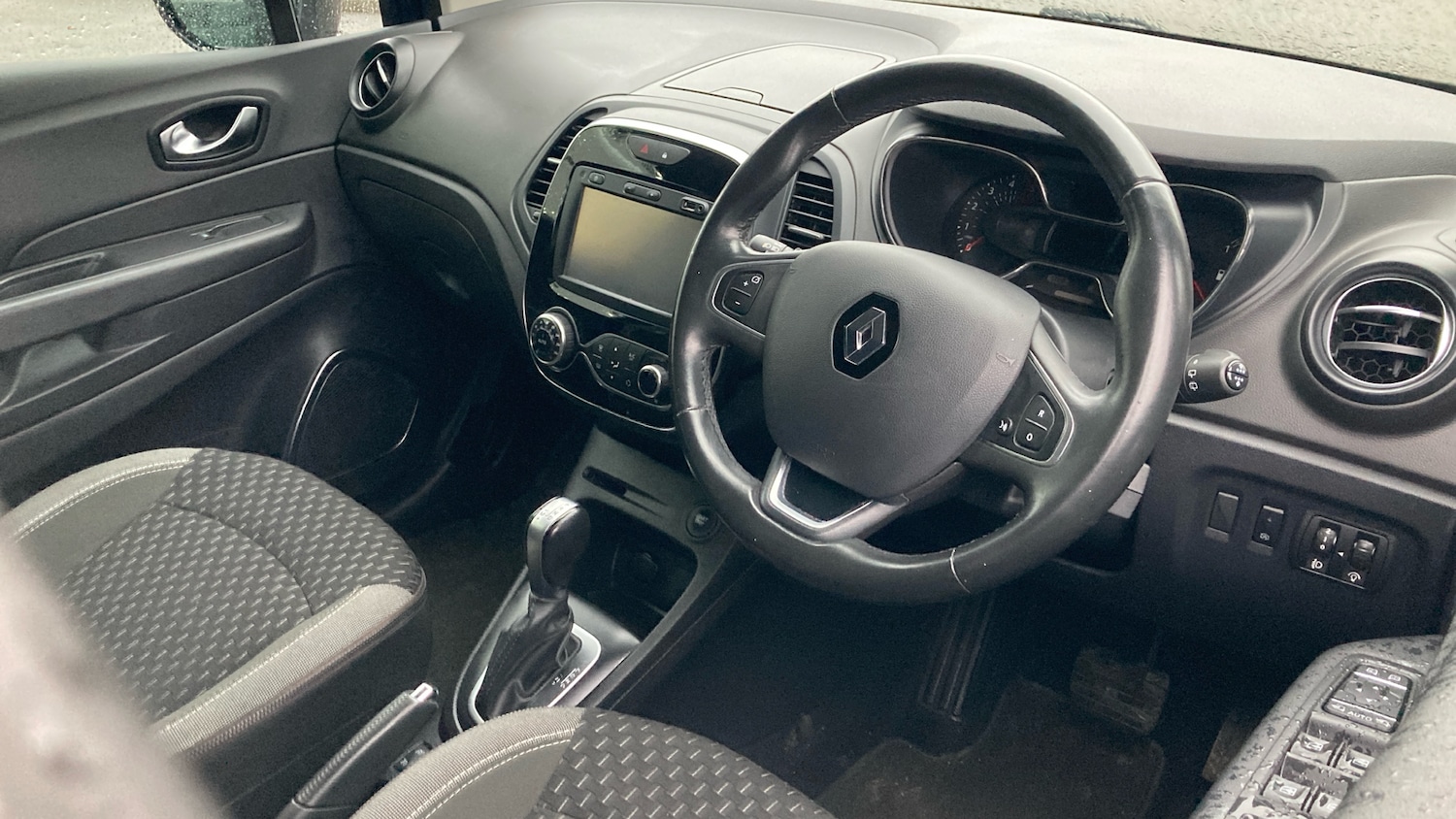 Used Renault Captur 2018 for sale - 76637577: Photo 36