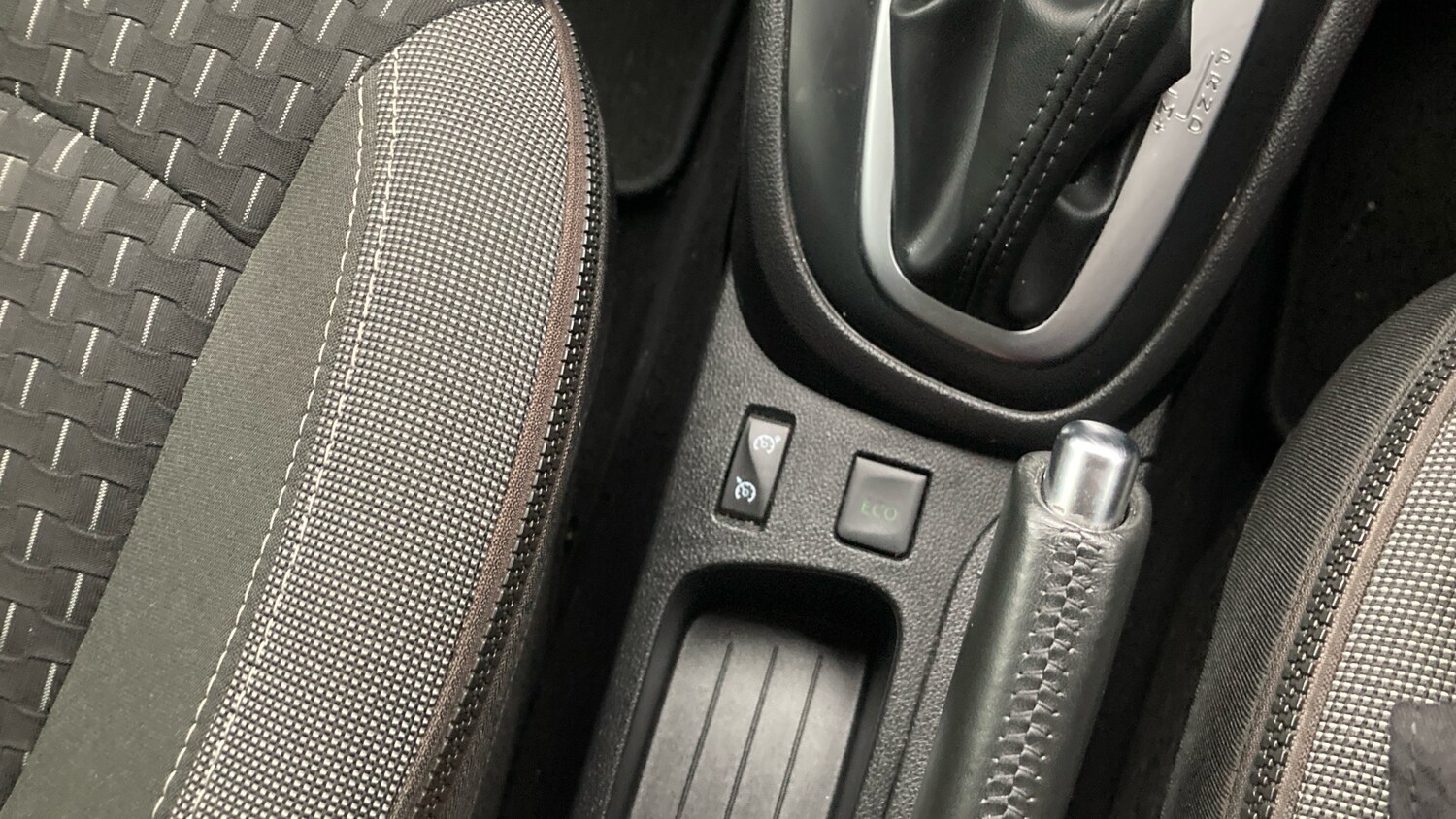 Used Renault Captur 2018 for sale - 76637577: Photo 48