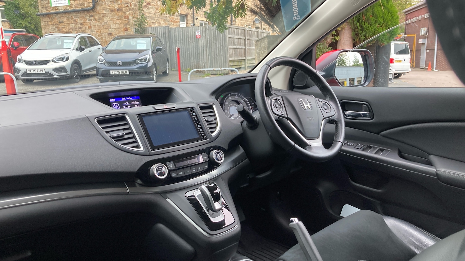 Used Honda CR-V 2018 for sale - 76492099: Photo 2