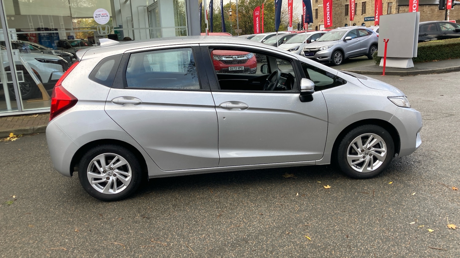 Used Honda Jazz 2017 for sale - 76465990: Photo 37