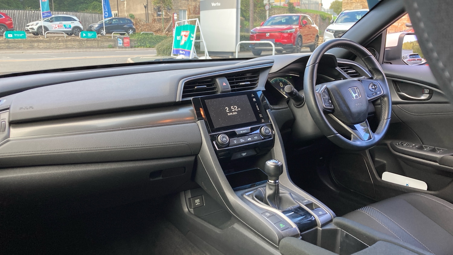 Used Honda Civic 2017 for sale - 76115733: Photo 2