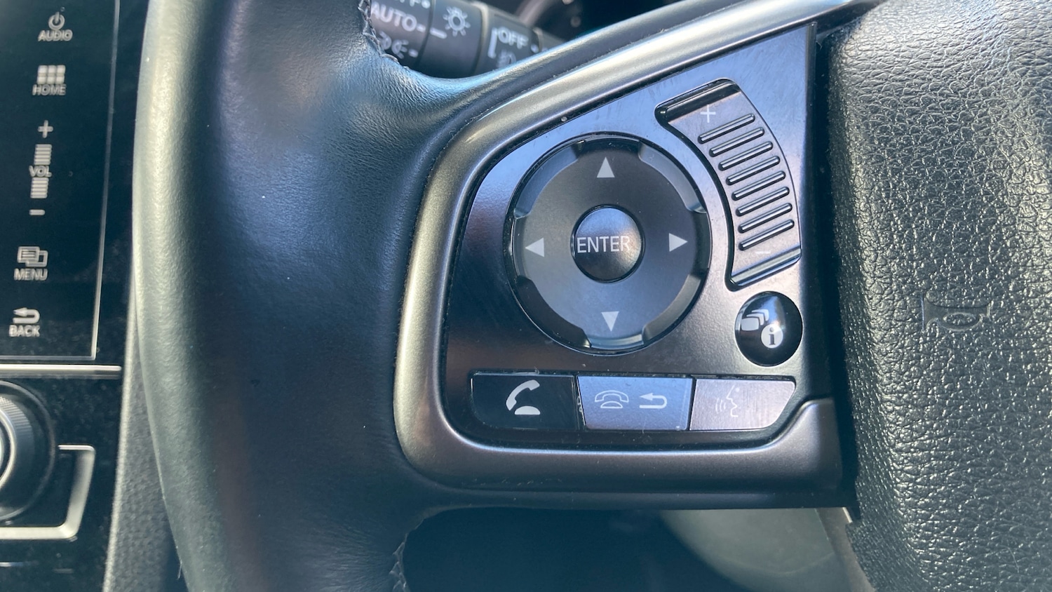 Used Honda Civic 2017 for sale - 76115733: Photo 32