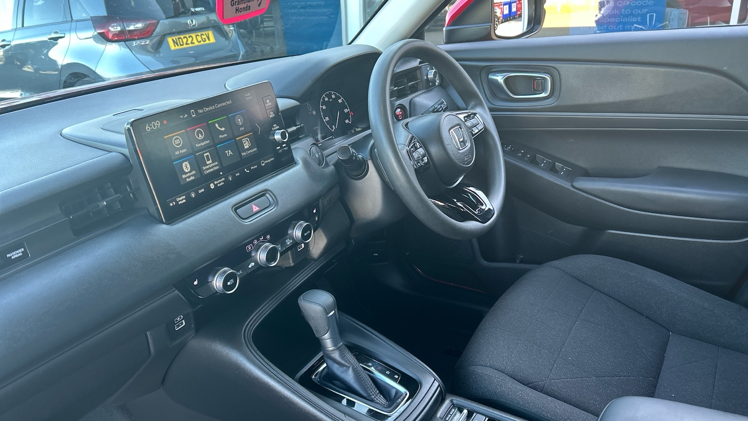 Used Honda HR-V 2024 for sale - 76611565: Photo 2