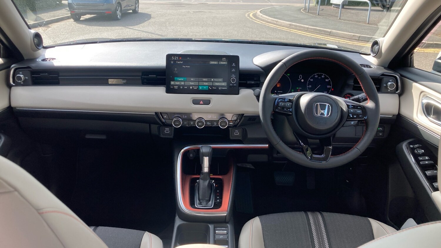 2025 Honda HR-V 1.5 eHEV Advance Style 5dr CVT Hybrid Hatchback Hatchback Hybrid - Picture 4 of 24