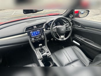 Used Honda Civic 2018 for sale - 76198076: Photo 2