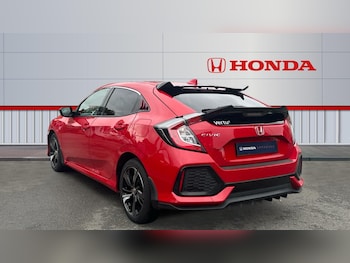 Used Honda Civic 2018 for sale - 76198076: Photo 3