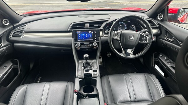 Used Honda Civic 2018 for sale - 76198076: Photo 4