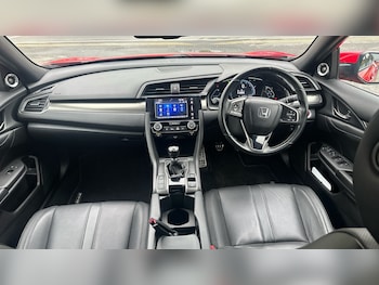 Used Honda Civic 2018 for sale - 76198076: Photo 4