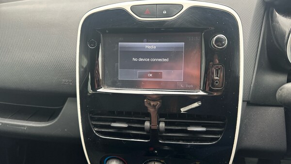 Used Renault Clio 2015 for sale - 76281067: Photo 24