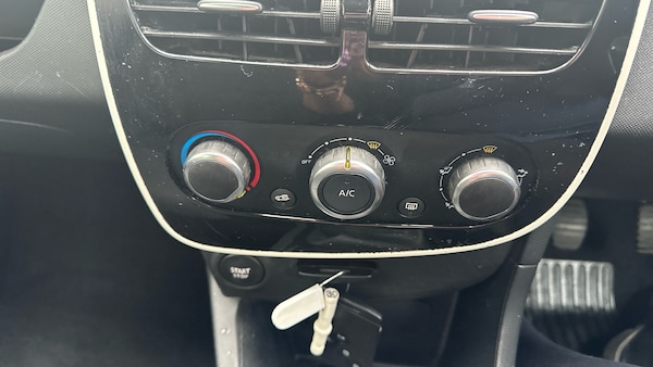 Used Renault Clio 2015 for sale - 76281067: Photo 25