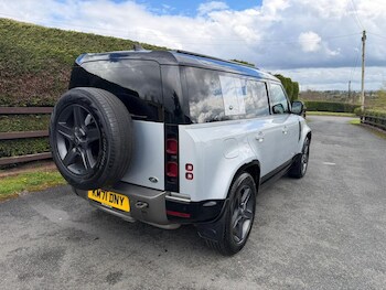 Used Land Rover Defender 2021 for sale - 78271965: Photo