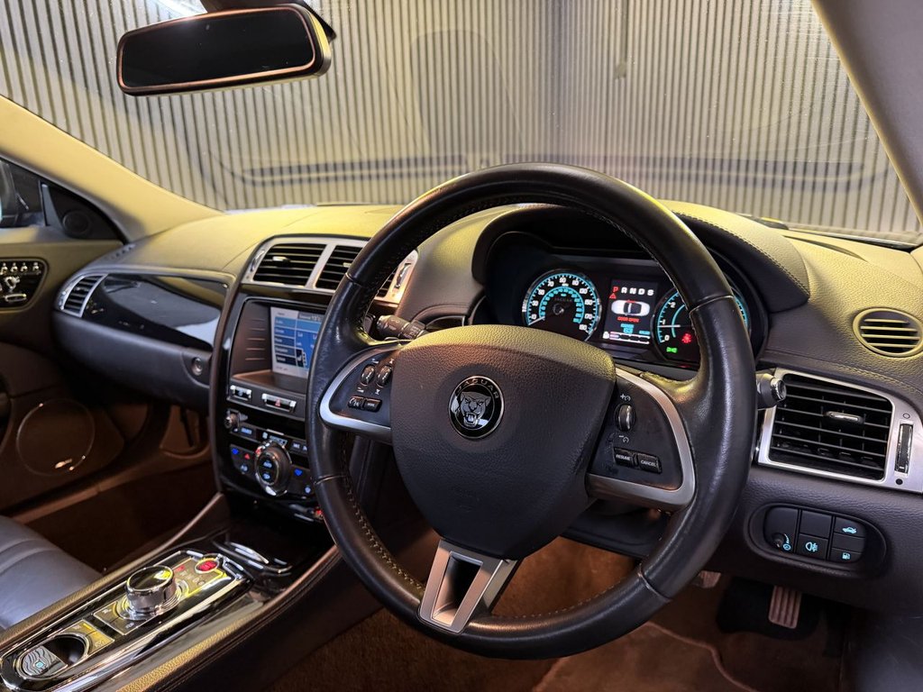 Used Jaguar XK 2013 for sale - 78212870: Photo 11