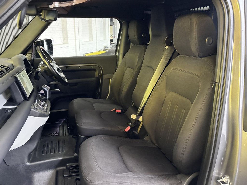 Used Land Rover Defender 2021 for sale - 77226990: Photo 11