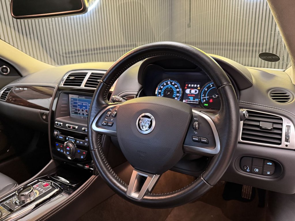 Used Jaguar XK 2012 for sale - 77608816: Photo 8