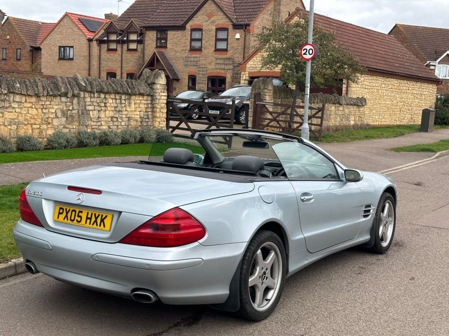 Used Mercedes-Benz SL 2005 for sale - 77208334: Photo 11