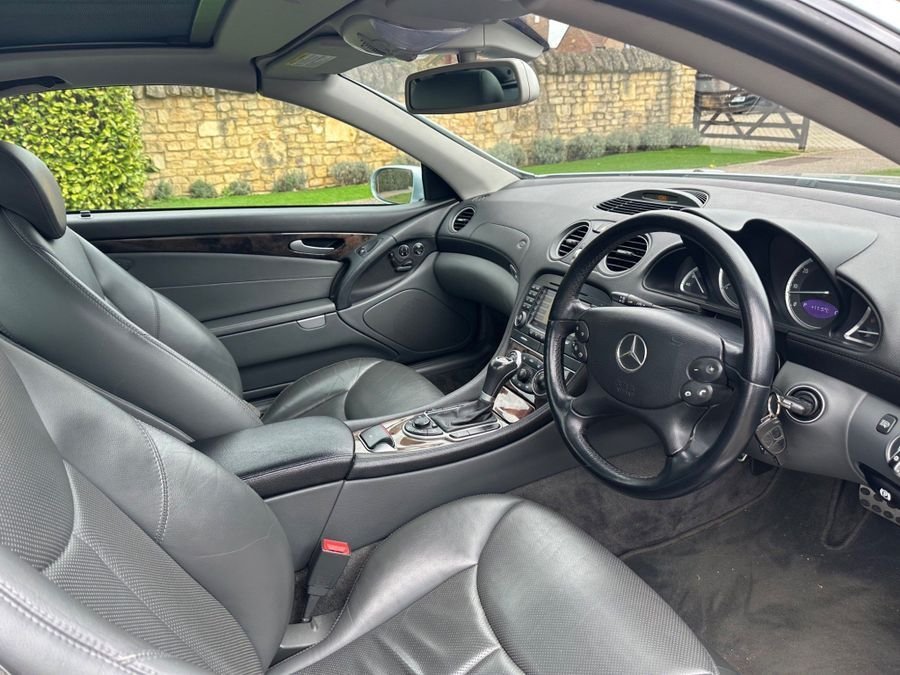 Used Mercedes-Benz SL 2005 for sale - 77208334: Photo 13
