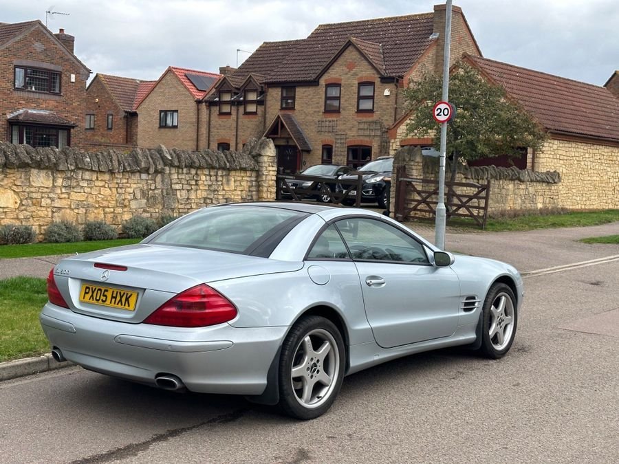 Used Mercedes-Benz SL 2005 for sale - 77208334: Photo 9
