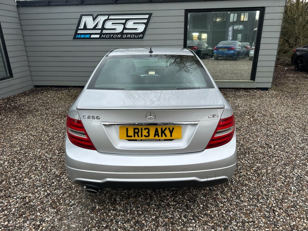 Used Mercedes-Benz C Class 2013 for sale - 77520805: Photo 4