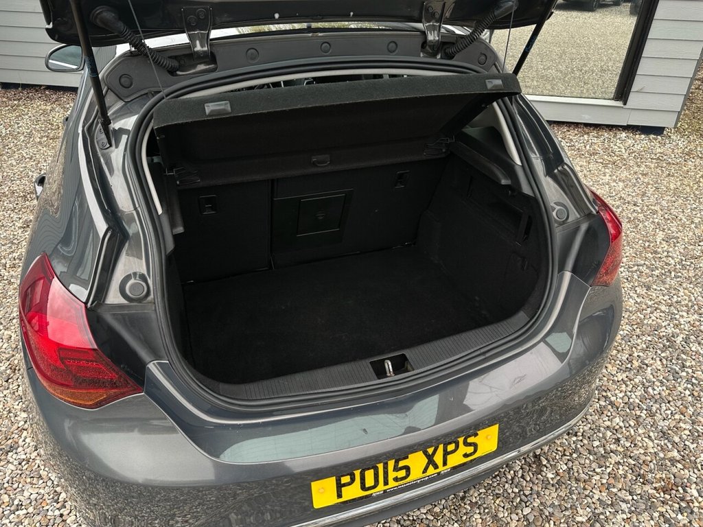 Used Vauxhall Astra 2015 for sale - 77850339: Photo 19