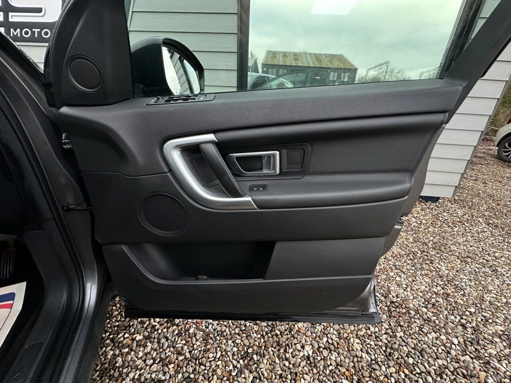 Used Land Rover Discovery Sport 2016 for sale - 77368999: Photo 11