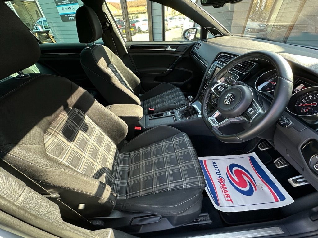 Used Volkswagen Golf 2014 for sale - 77765507: Photo 9