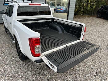 Used Nissan Navara 2017 for sale - 76203395: Photo