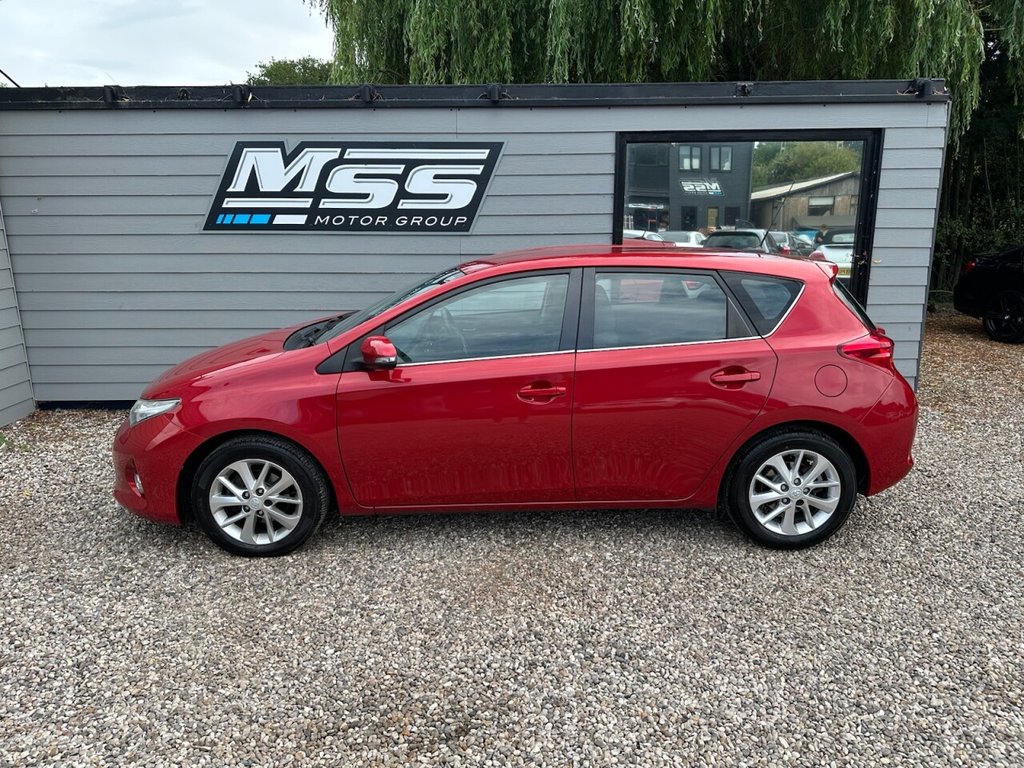 Used Toyota Auris 2013 for sale - 77200325: Photo 2