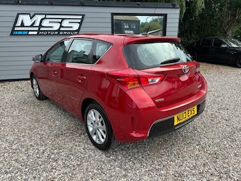 Used Toyota Auris 2013 for sale - 77200325: Photo