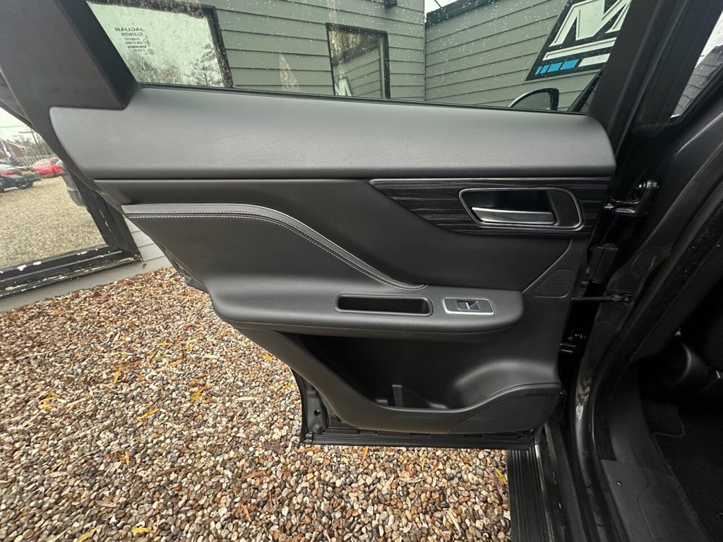 Used Jaguar F-Pace 2017 for sale - 76986026: Photo 16