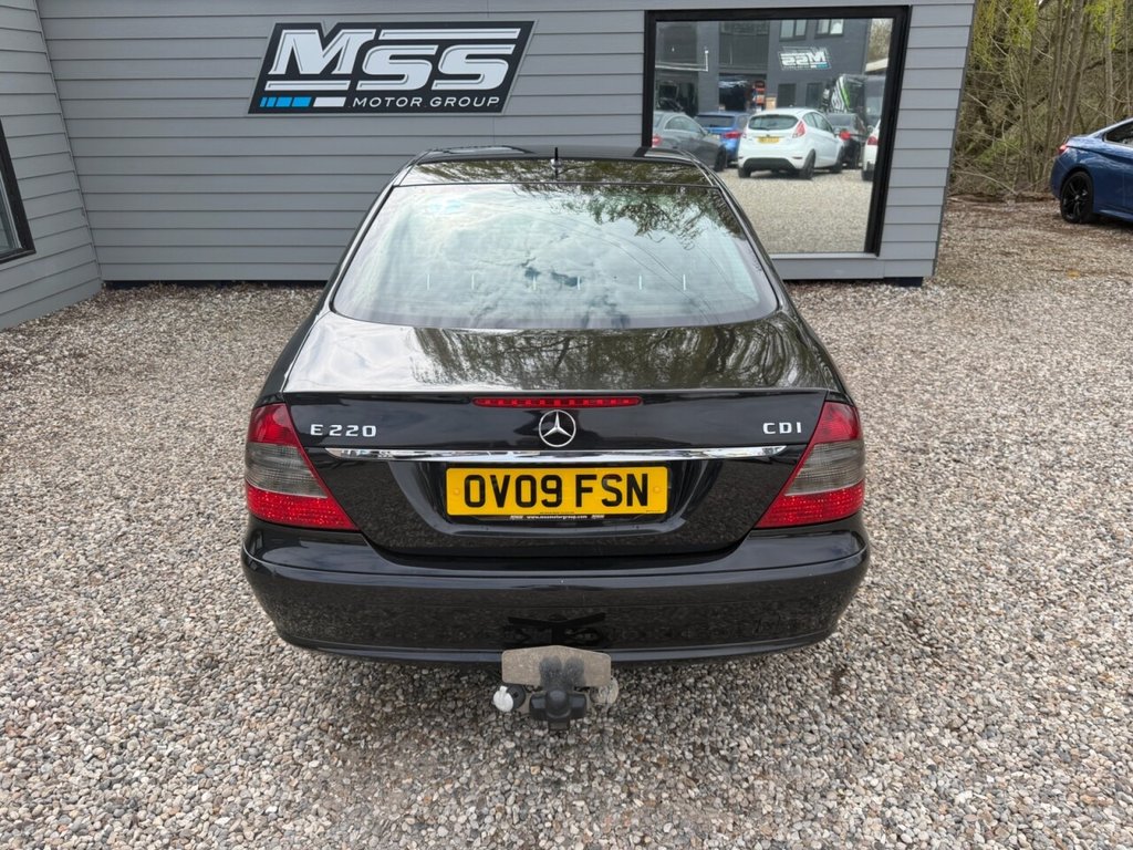 Used Mercedes-Benz E Class 2009 for sale - 78096395: Photo 4