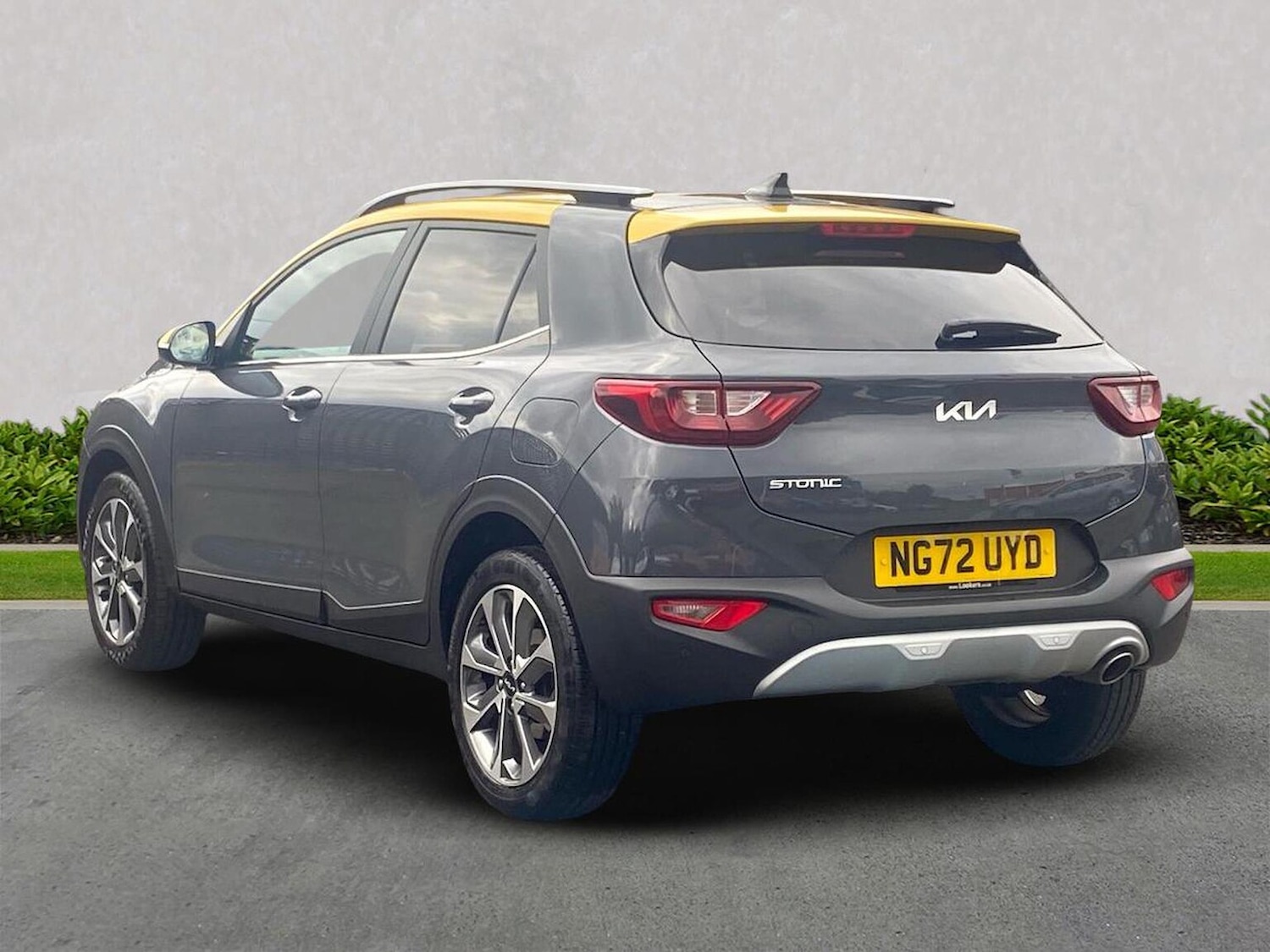 Used Kia Stonic 2023 for sale - 76091076: Photo 2